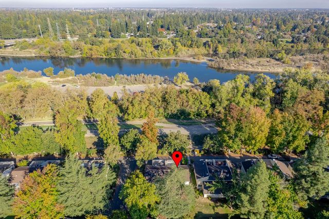 8031 La Riviera Dr, Sacramento, CA 95826