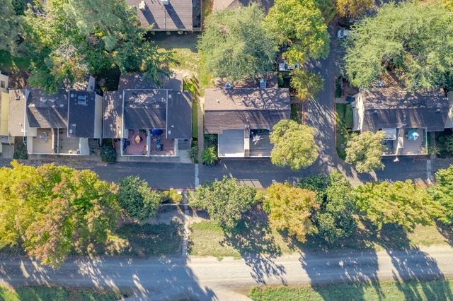 8031 La Riviera Dr, Sacramento, CA 95826