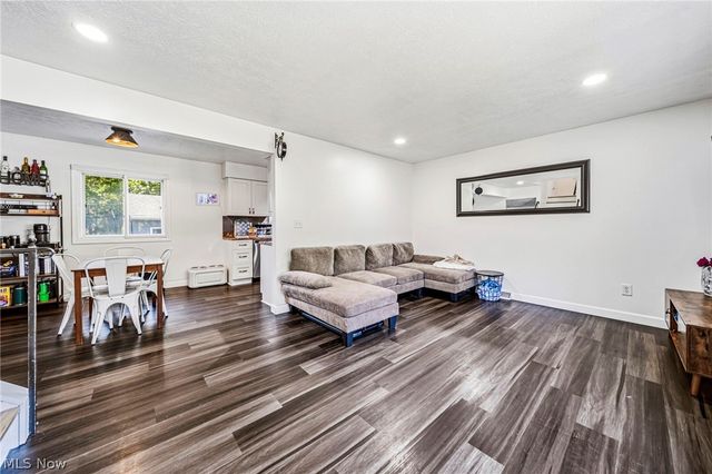 38102 Parkway Boulevard, Willoughby, OH 44094