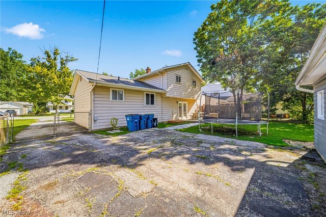 38102 Parkway Boulevard, Willoughby, OH 44094