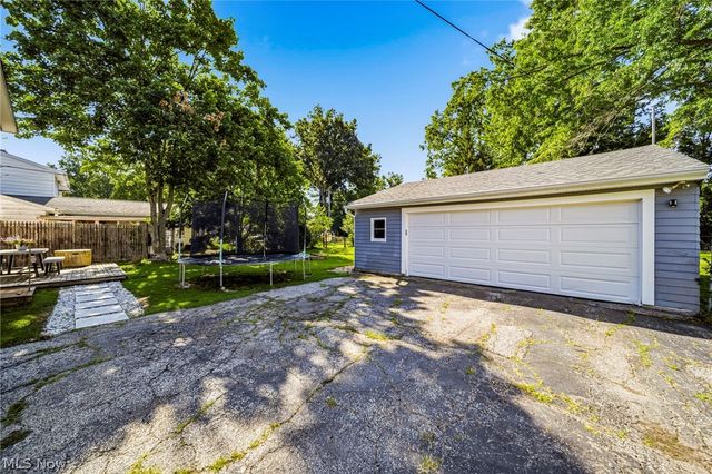 38102 Parkway Boulevard, Willoughby, OH 44094