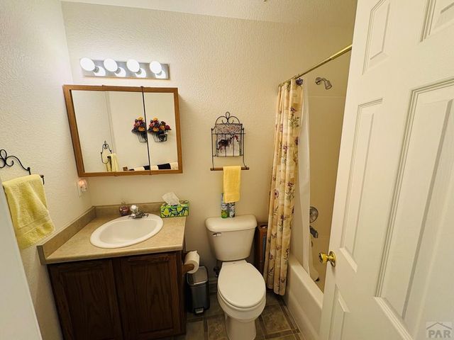 4339 Goodnight Ave, Pueblo, CO 81005