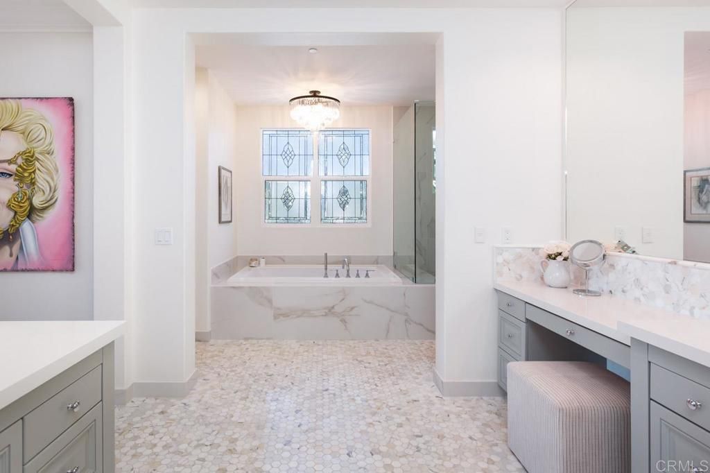 Image 15 of property listing at 1010 Scarlet Way, Encinitas, CA 92024