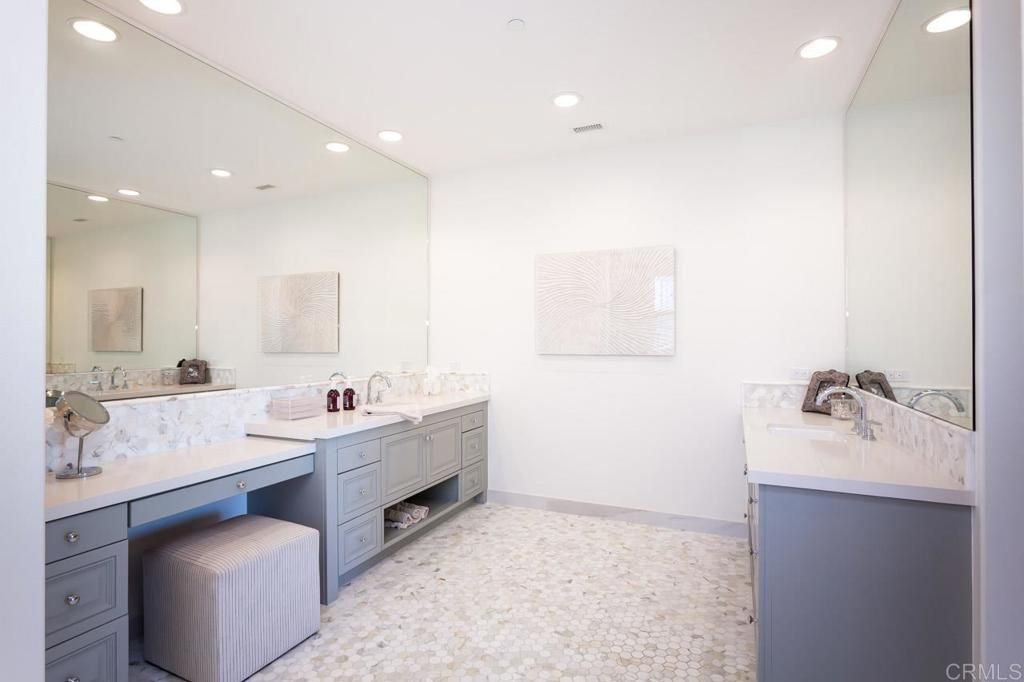 Image 16 of property listing at 1010 Scarlet Way, Encinitas, CA 92024