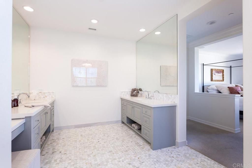 Image 18 of property listing at 1010 Scarlet Way, Encinitas, CA 92024