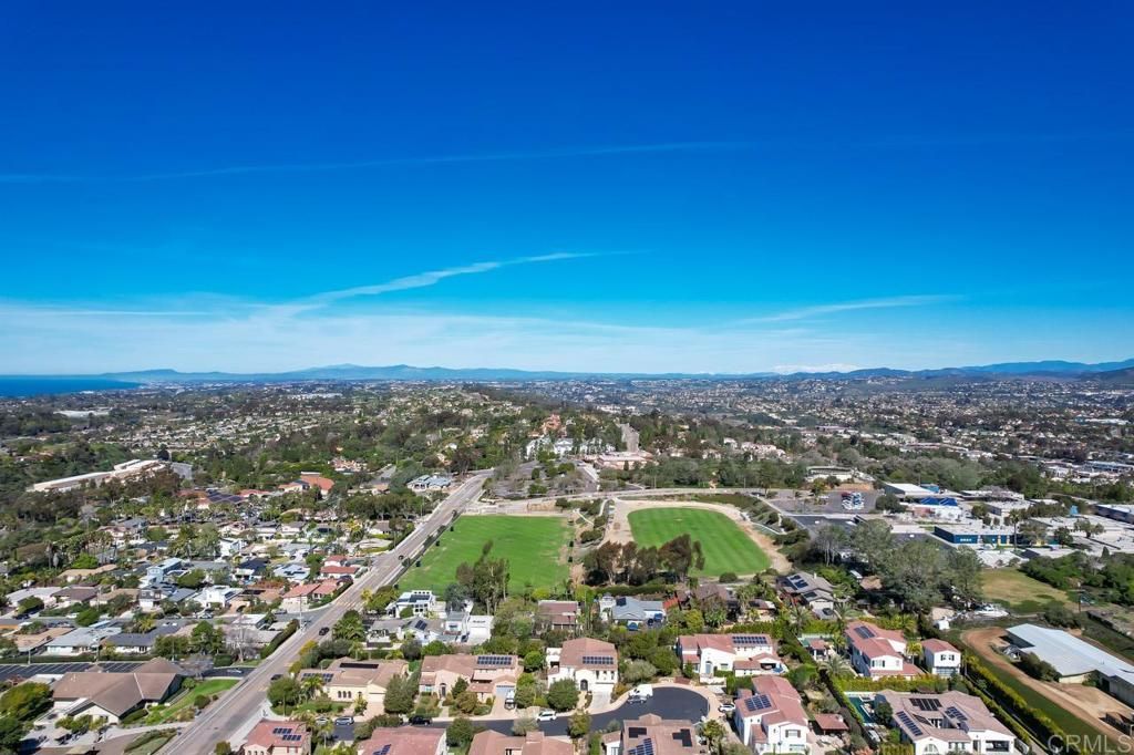 Image 31 of property listing at 1010 Scarlet Way, Encinitas, CA 92024