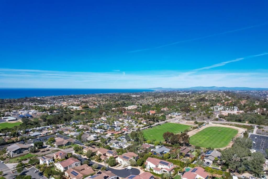 Image 32 of property listing at 1010 Scarlet Way, Encinitas, CA 92024