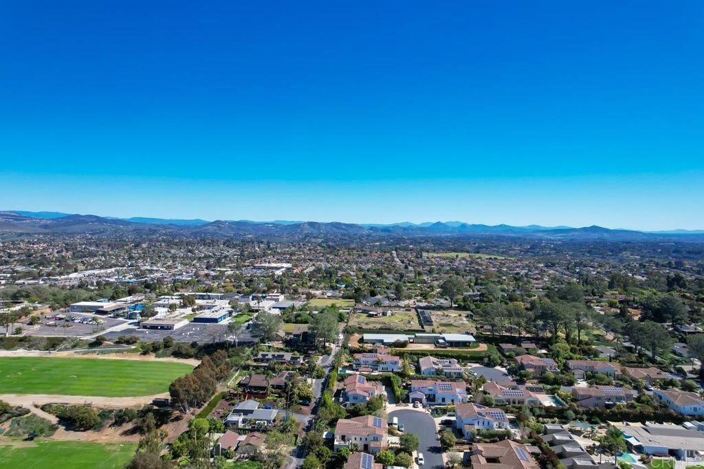 Image 34 of property listing at 1010 Scarlet Way, Encinitas, CA 92024