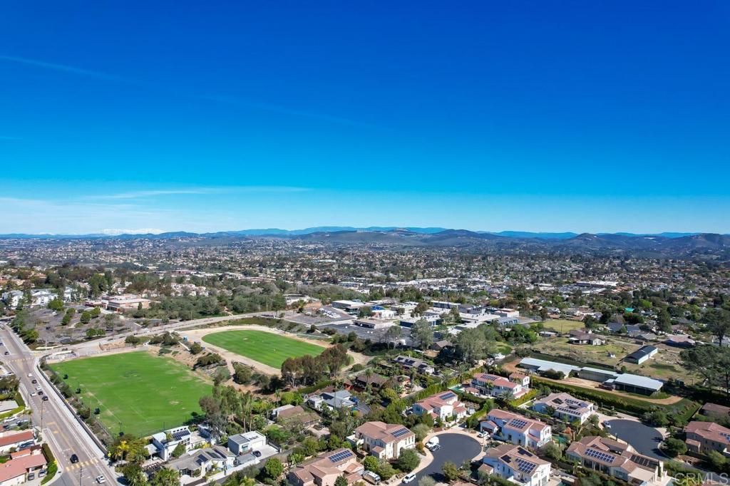 Image 35 of property listing at 1010 Scarlet Way, Encinitas, CA 92024