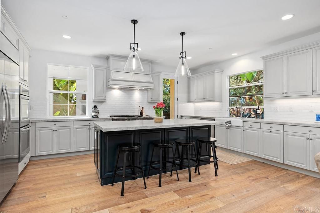 Image 4 of property listing at 1010 Scarlet Way, Encinitas, CA 92024