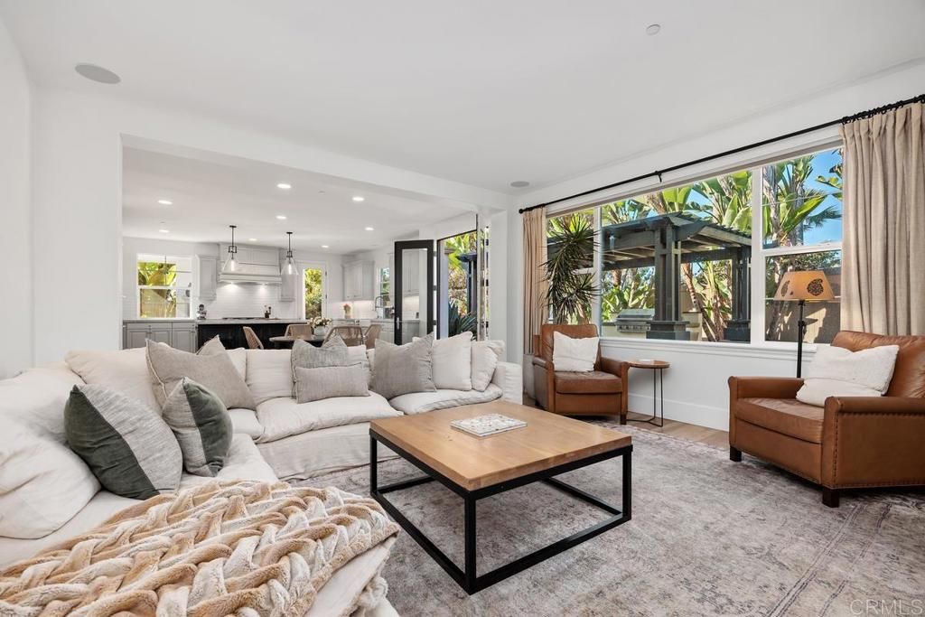 Image 7 of property listing at 1010 Scarlet Way, Encinitas, CA 92024