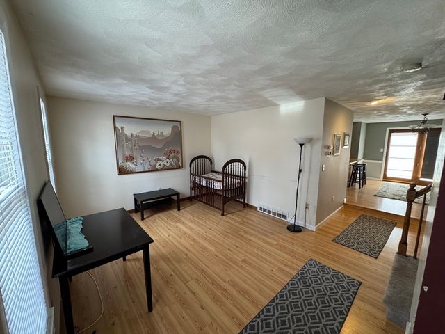 139 Wellman Ave 139, Chelmsford, MA 01863