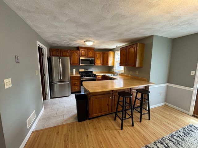 139 Wellman Ave 139, Chelmsford, MA 01863