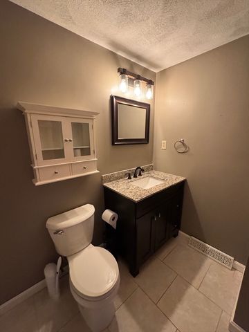 139 Wellman Ave 139, Chelmsford, MA 01863