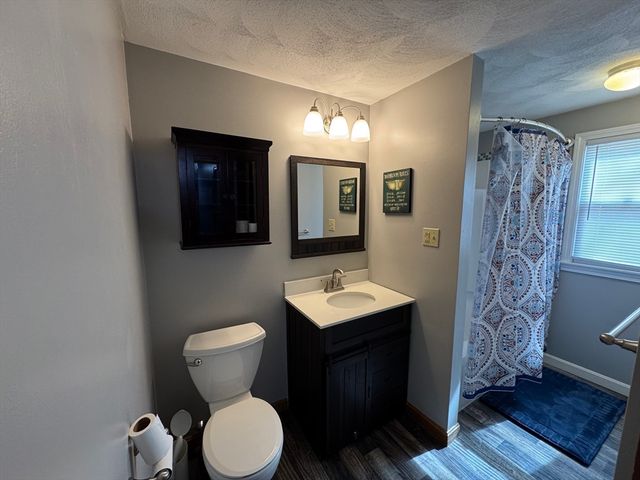 139 Wellman Ave 139, Chelmsford, MA 01863