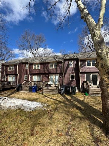 139 Wellman Ave 139, Chelmsford, MA 01863