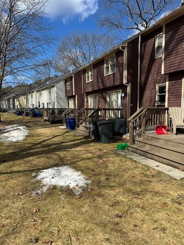 139 Wellman Ave 139, Chelmsford, MA 01863