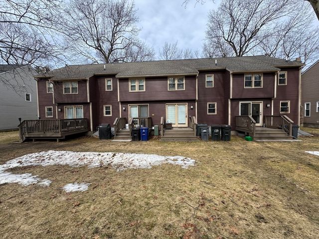 139 Wellman Ave 139, Chelmsford, MA 01863