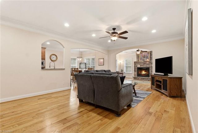 4420 Rosebriar Square Drive, Winston-salem, NC 27106