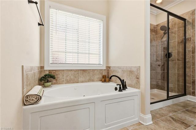 4420 Rosebriar Square Drive, Winston-salem, NC 27106