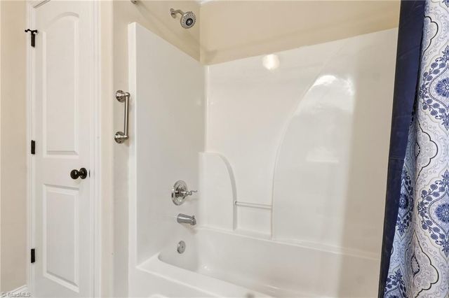 4420 Rosebriar Square Drive, Winston-salem, NC 27106