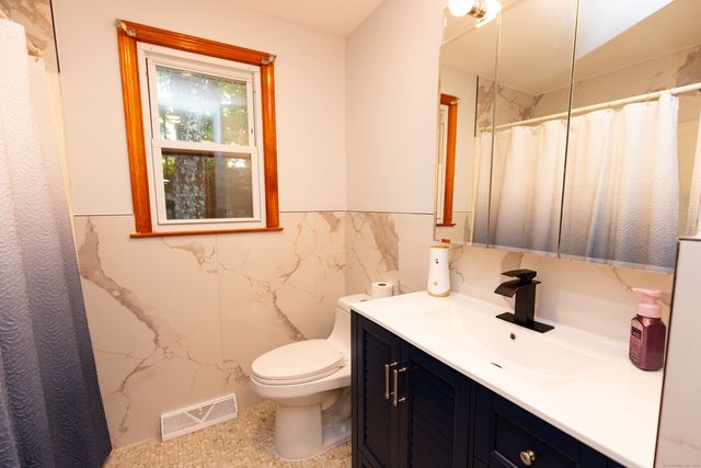 45 Renshaw Road, Hamden, CT 06518