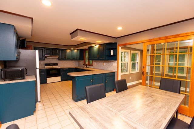 45 Renshaw Road, Hamden, CT 06518