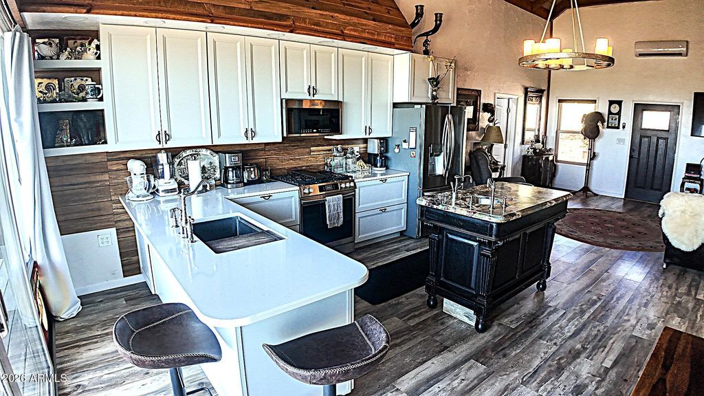 Image 7 of property listing at 286 S Palm Road, Pearce, AZ 85625
