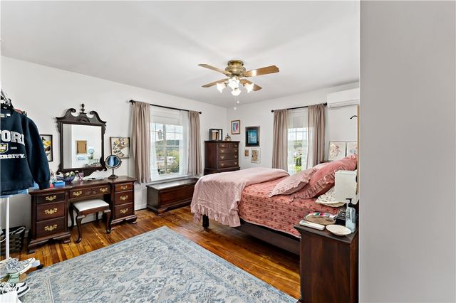 23 S 6th St, Youngwood, PA 15697