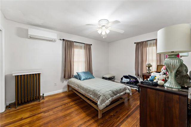 23 S 6th St, Youngwood, PA 15697
