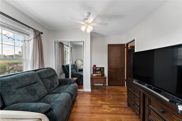 23 S 6th St, Youngwood, PA 15697