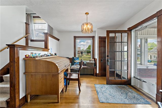 23 S 6th St, Youngwood, PA 15697