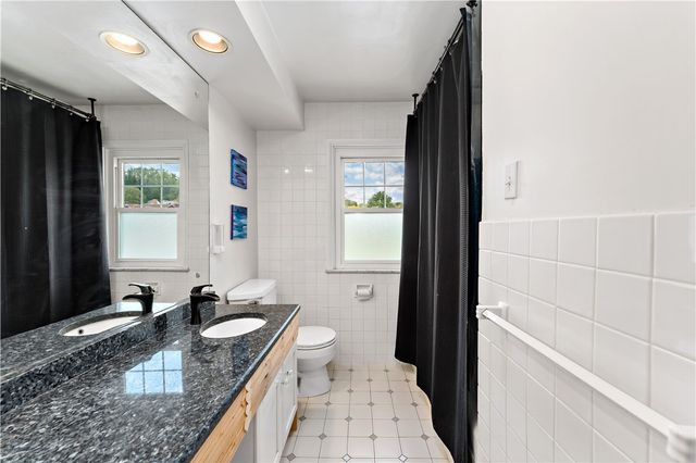 23 S 6th St, Youngwood, PA 15697