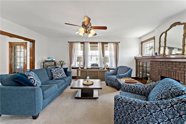 23 S 6th St, Youngwood, PA 15697