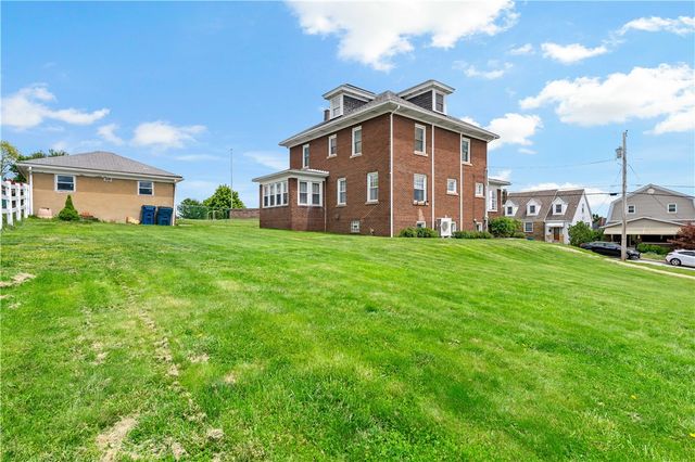 23 S 6th St, Youngwood, PA 15697
