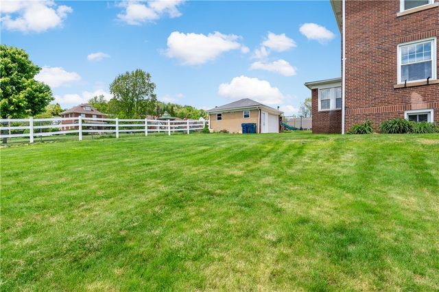 23 S 6th St, Youngwood, PA 15697