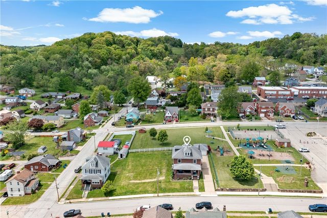 23 S 6th St, Youngwood, PA 15697