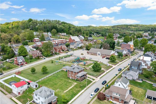 23 S 6th St, Youngwood, PA 15697