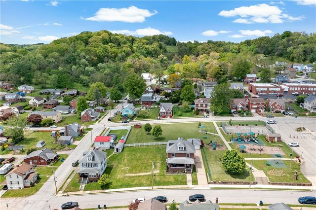 23 S 6th St, Youngwood, PA 15697
