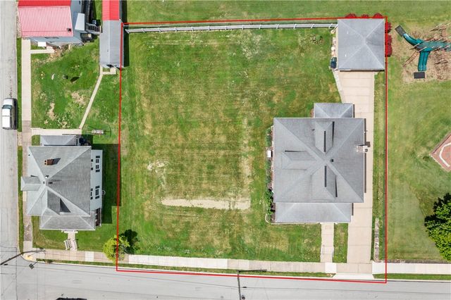 23 S 6th St, Youngwood, PA 15697