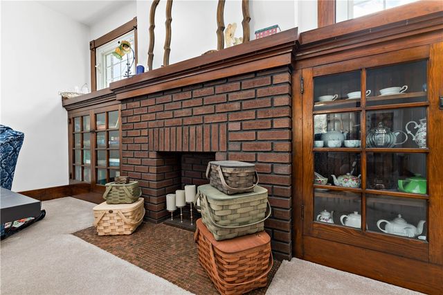 23 S 6th St, Youngwood, PA 15697