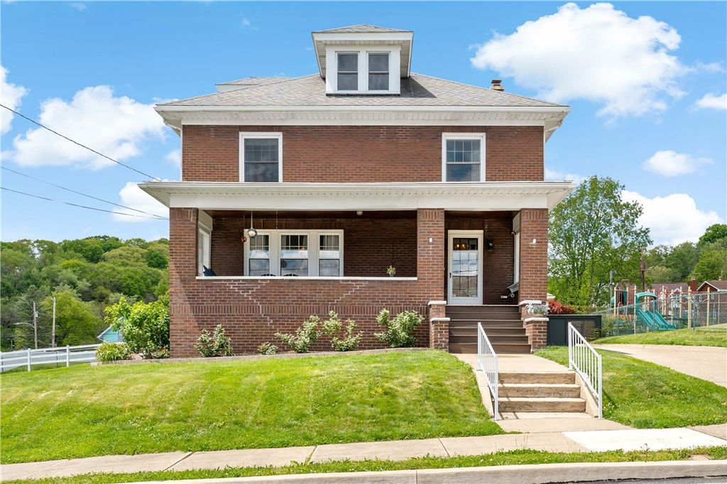 23 S 6th St, Youngwood, PA 15697