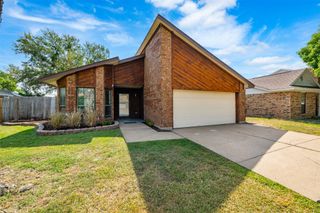 300 Colony Drive, Arlington, TX 76002