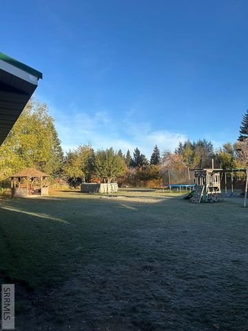 13 W Bannock Road, Salmon, ID 83467