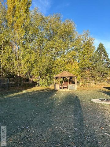 13 W Bannock Road, Salmon, ID 83467