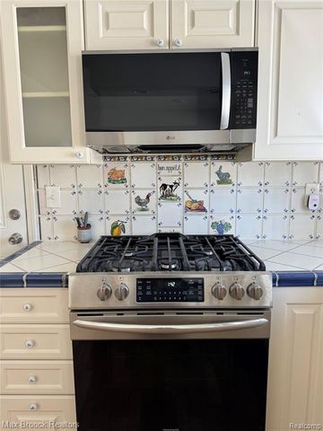 4138 Westover Drive, West Bloomfield, MI 48323