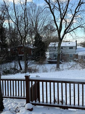 4138 Westover Drive, West Bloomfield, MI 48323