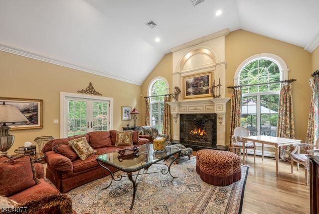 68 Brams Hill Dr, Mahwah Twp., NJ 07430