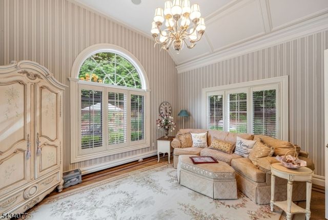 68 Brams Hill Dr, Mahwah Twp., NJ 07430