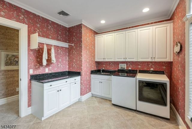 68 Brams Hill Dr, Mahwah Twp., NJ 07430
